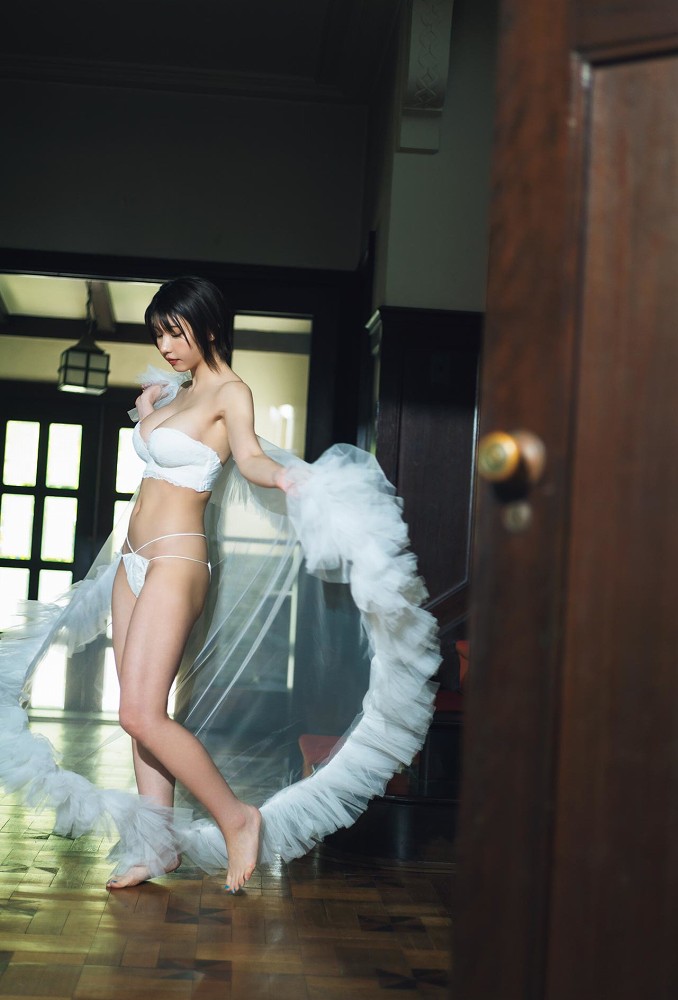 えなこ 過去のグラビア画像