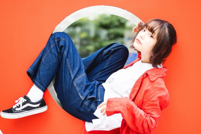 青戸しの Fカップボインな水着グラビア画像！