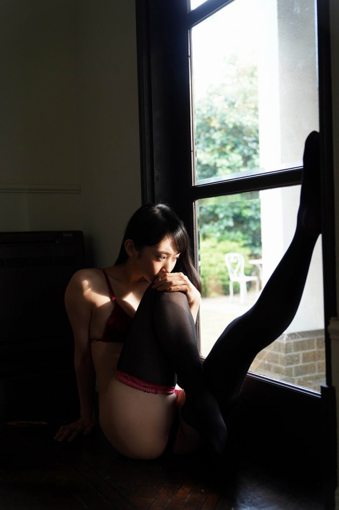 相沢菜々子 スタイル抜群な水着グラビア画像！