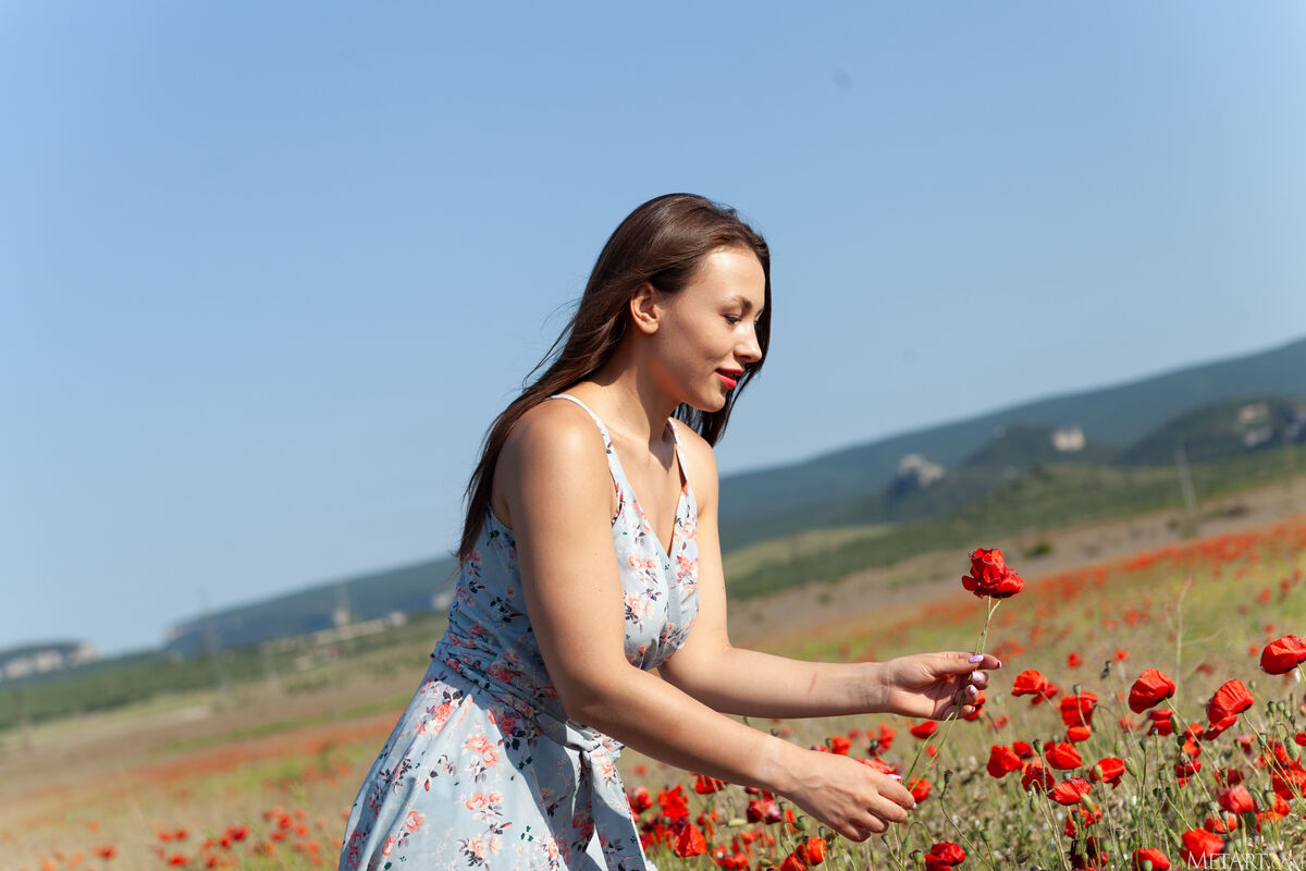 MetArt Sumiko - Poppy Field Part01