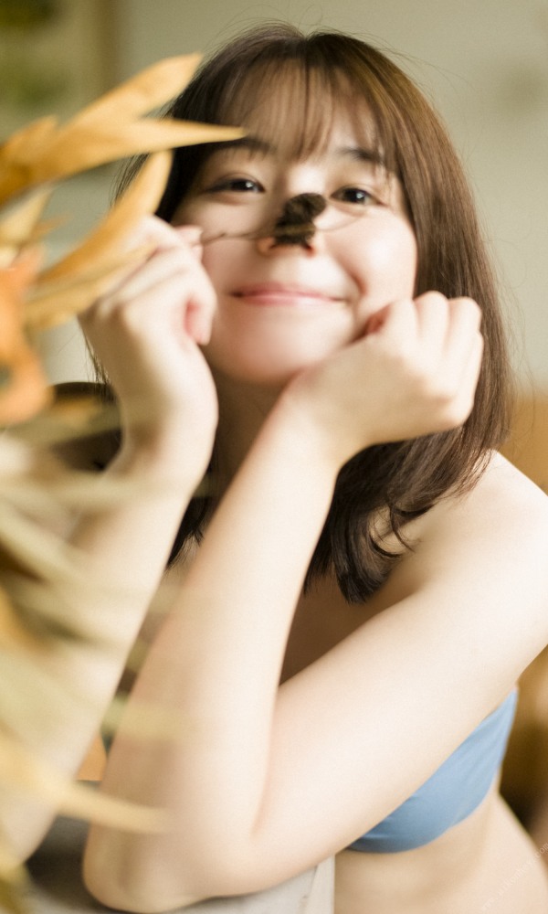 小池里奈 美尻でキュートな水着グラビア画像！