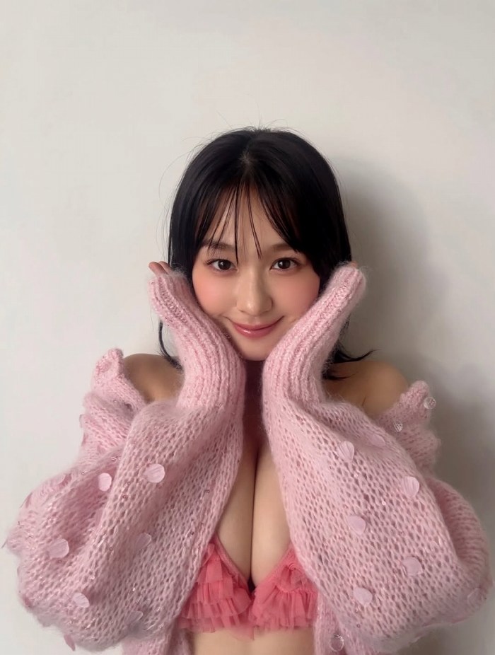 髙野真央 Gカップボインの水着グラビア画像！