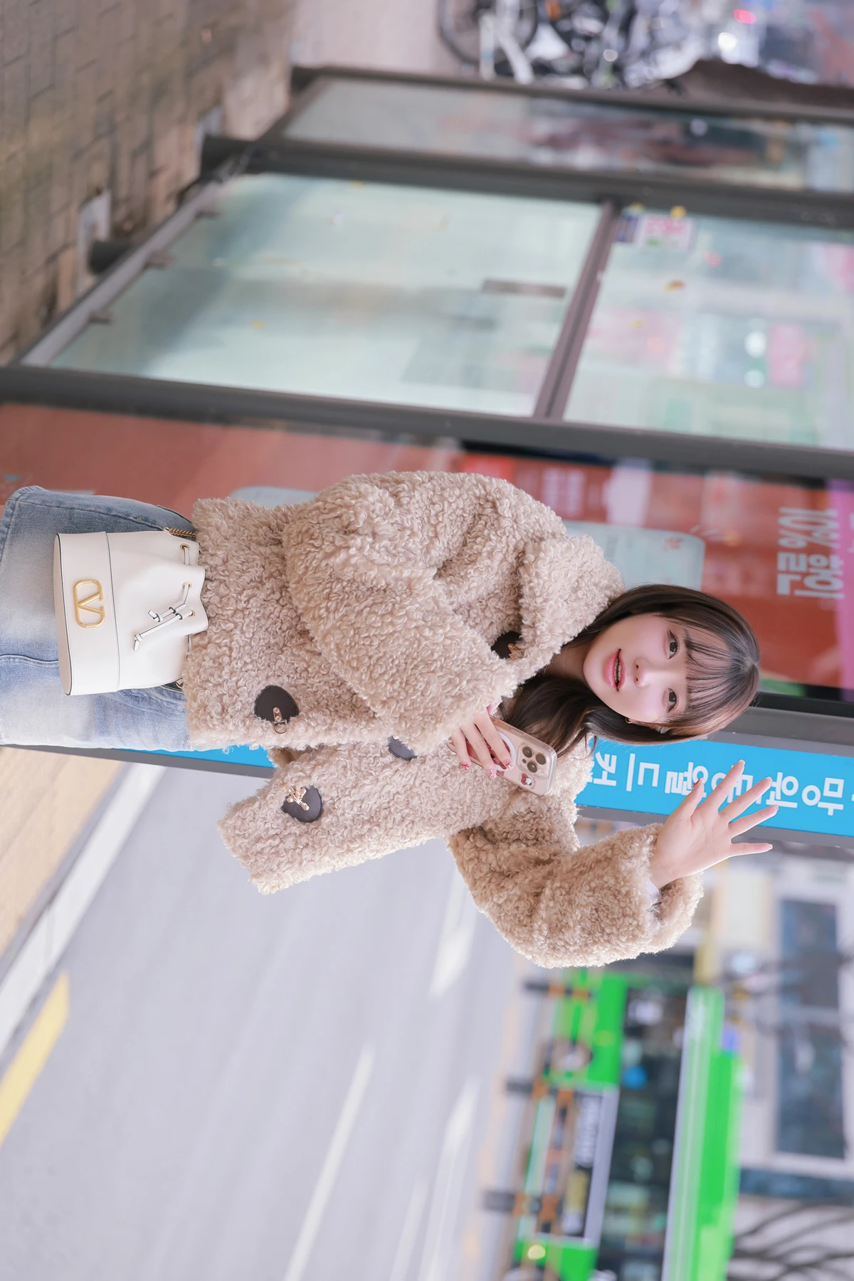 Son Yeeun 손예은, Photobook 「2025 X-Mas Offline」 Set.01