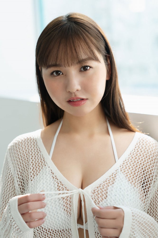 本郷柚巴 まぶしいボインの水着グラビア画像！