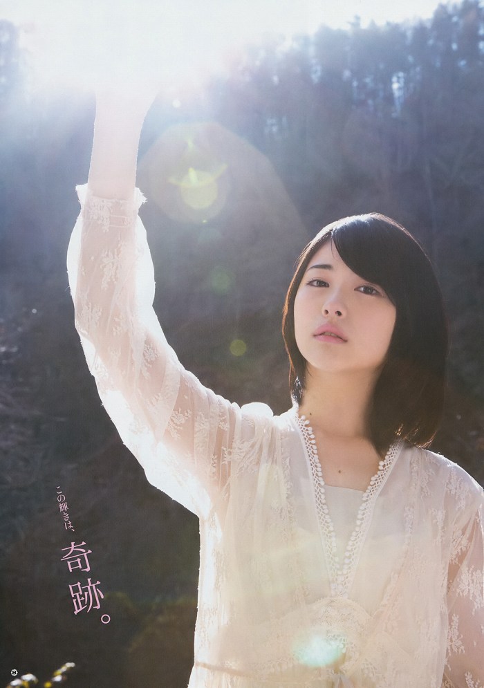 浜辺美波 鬼かわな水着＆浴衣グラビア画像！