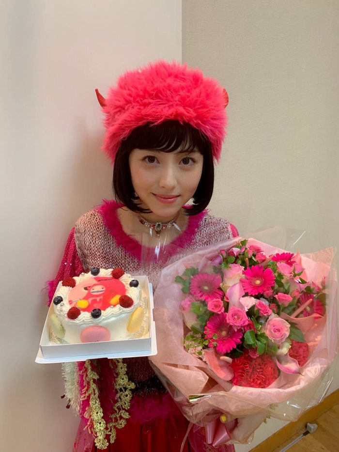 浜辺美波 鬼かわな水着＆浴衣グラビア画像！