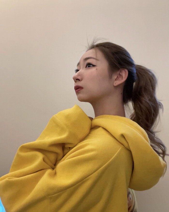 うらら 小顔美女の下着＆水着グラビア画像！