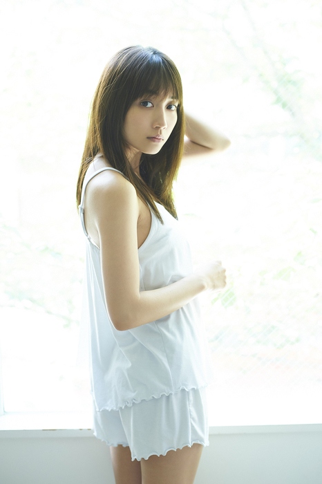 黒木ひかり むっちりバストの水着グラビア画像！