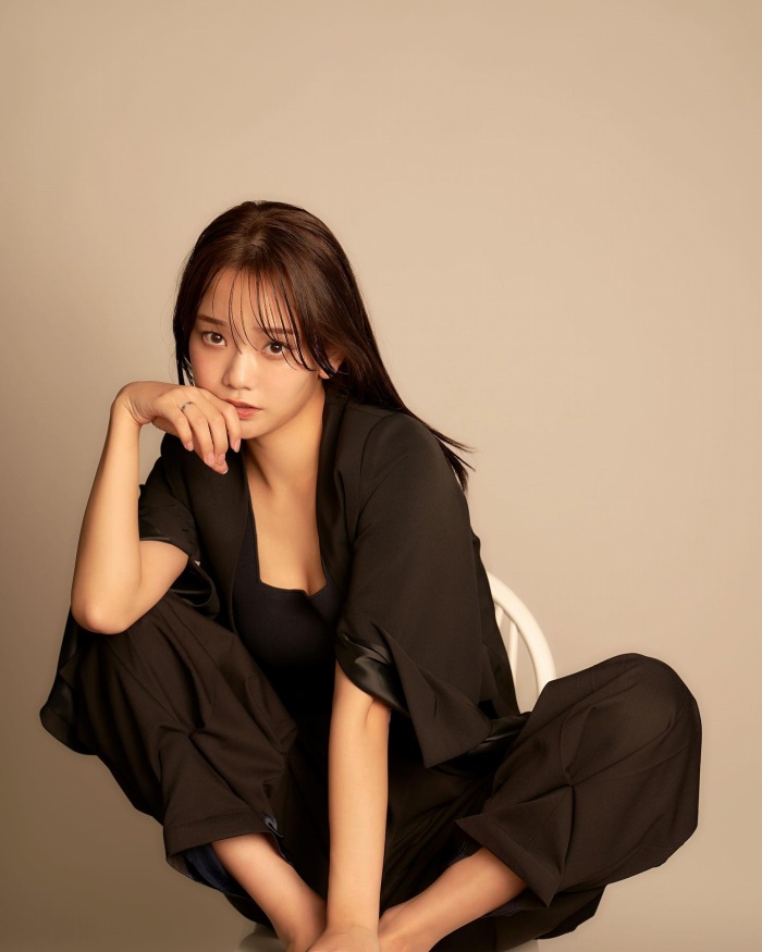 青戸しの Fカップボインな水着グラビア画像！