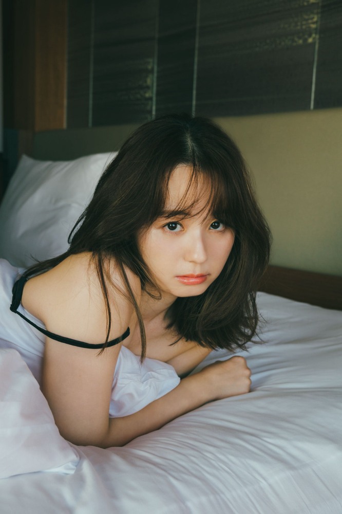 小池里奈 美尻でキュートな水着グラビア画像！