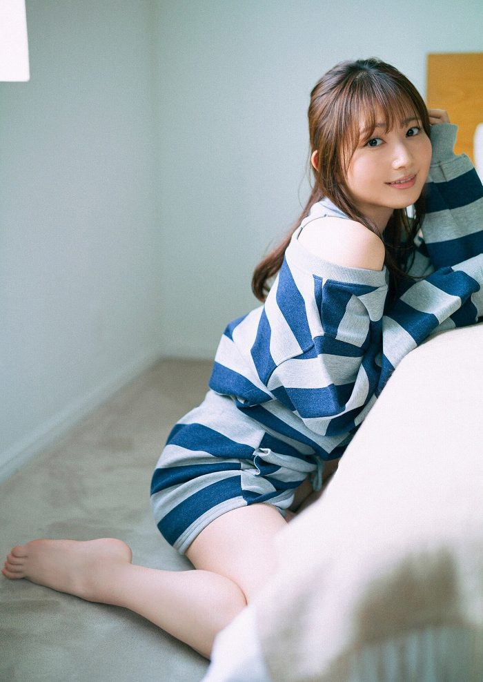 青山なぎさ 激かわな生脚＆タンクトップ画像！