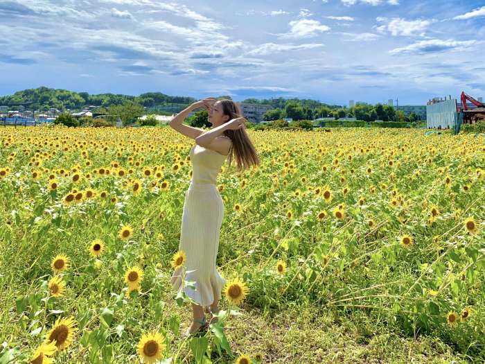 うらら 小顔美女の下着＆水着グラビア画像！
