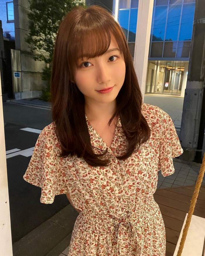 青山なぎさ 激かわな生脚＆タンクトップ画像！