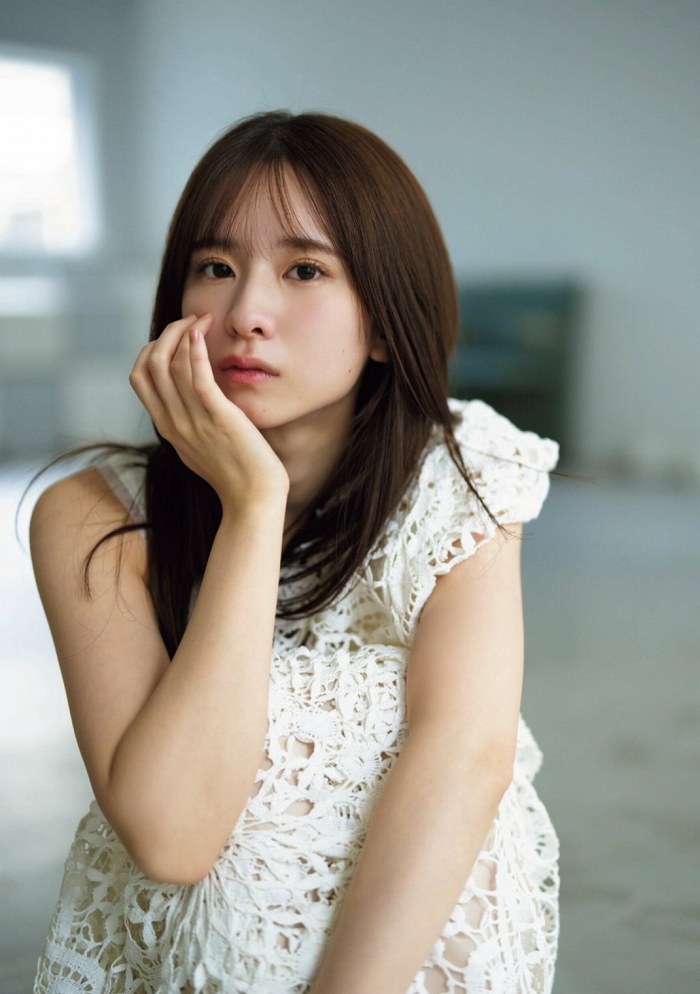 菅原咲月 すべすべ美脚の激かわグラビア画像！