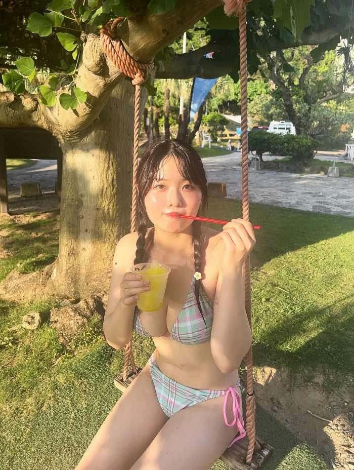 秋田そな Gカップボインの水着グラビア画像！