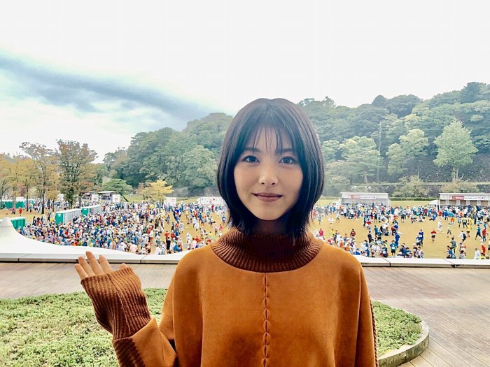 浜辺美波 鬼かわな水着＆浴衣グラビア画像！