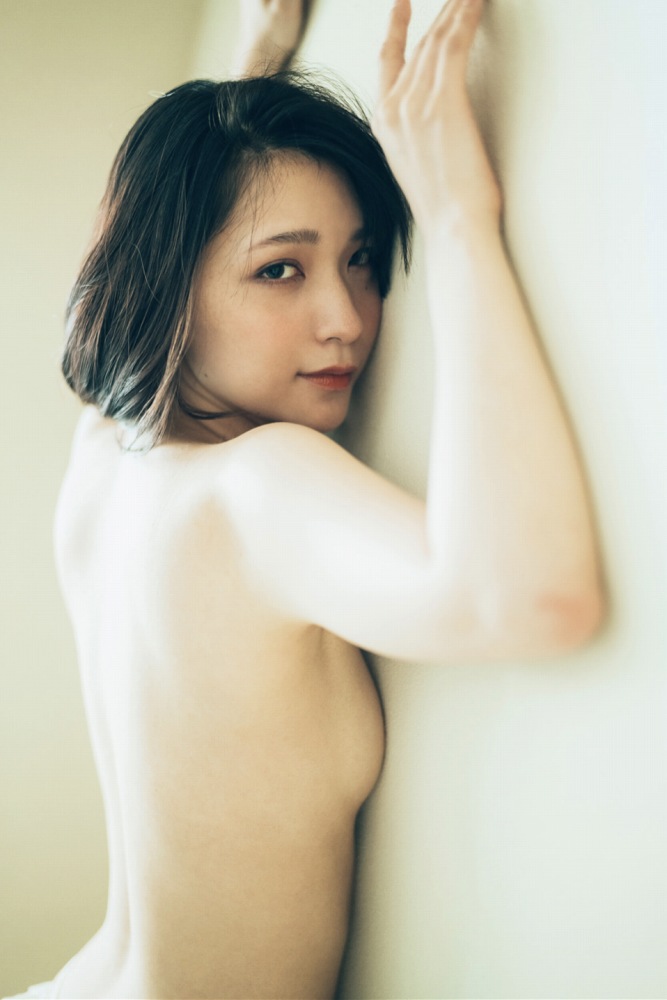 あまつまりな 脱ぎすぎ水着＆下着グラビア画像！