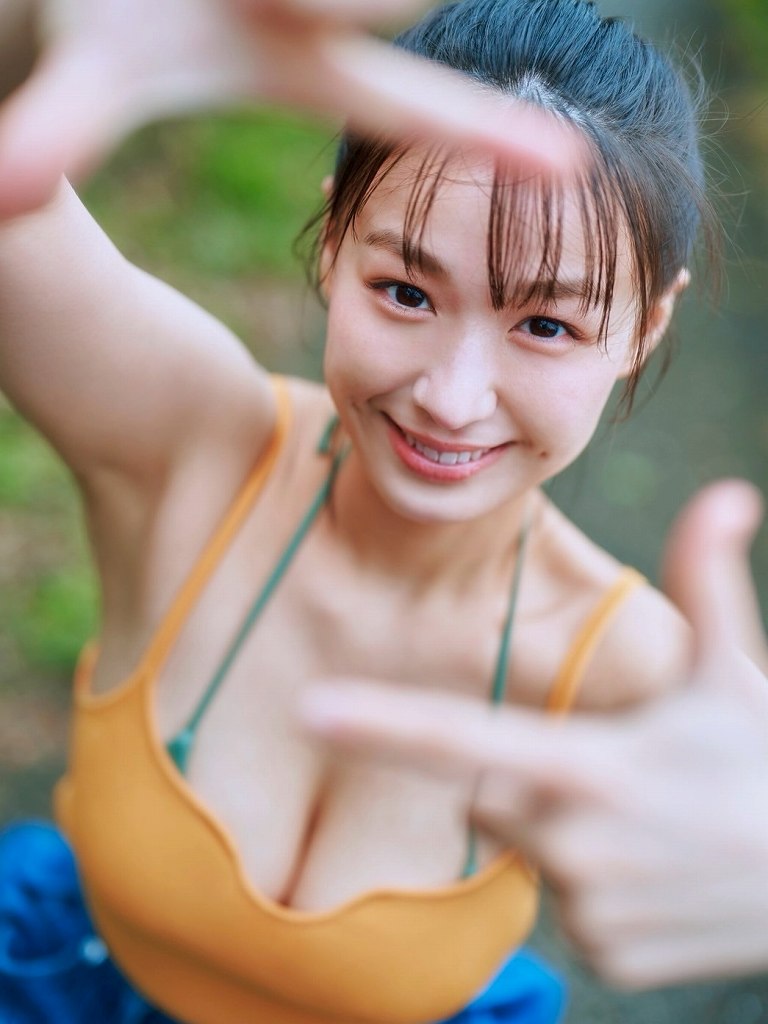 髙野真央 Gカップボインの水着グラビア画像！