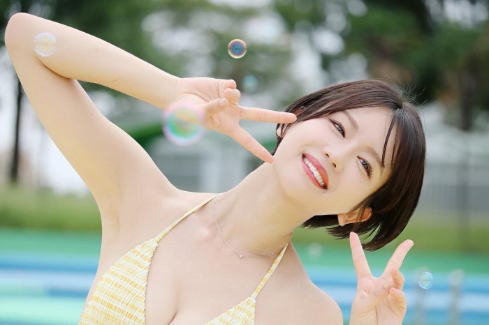 あらた唯 スタイル抜群の水着グラビア画像！