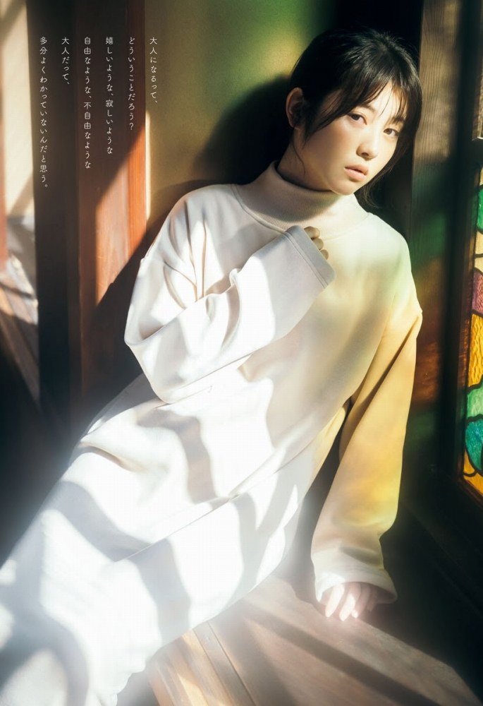 浜辺美波 鬼かわな水着＆浴衣グラビア画像！