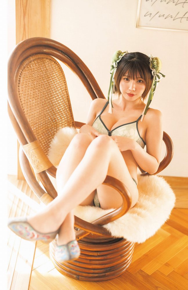 えなこ 過去のグラビア画像