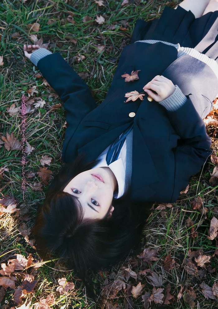 浜辺美波 鬼かわな水着＆浴衣グラビア画像！