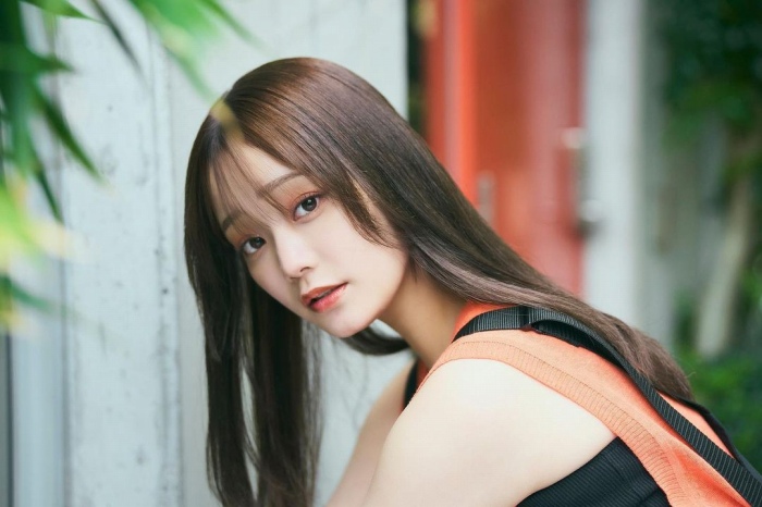 青戸しの Fカップボインな水着グラビア画像！