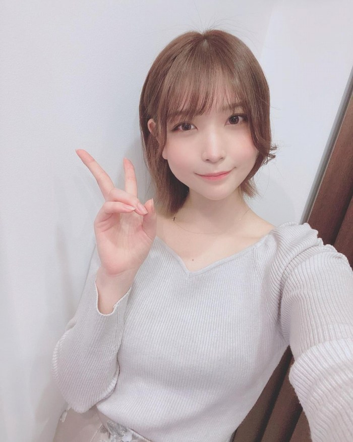 あまつまりな 脱ぎすぎ水着＆下着グラビア画像！