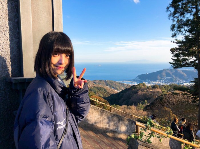 浜辺美波 鬼かわな水着＆浴衣グラビア画像！