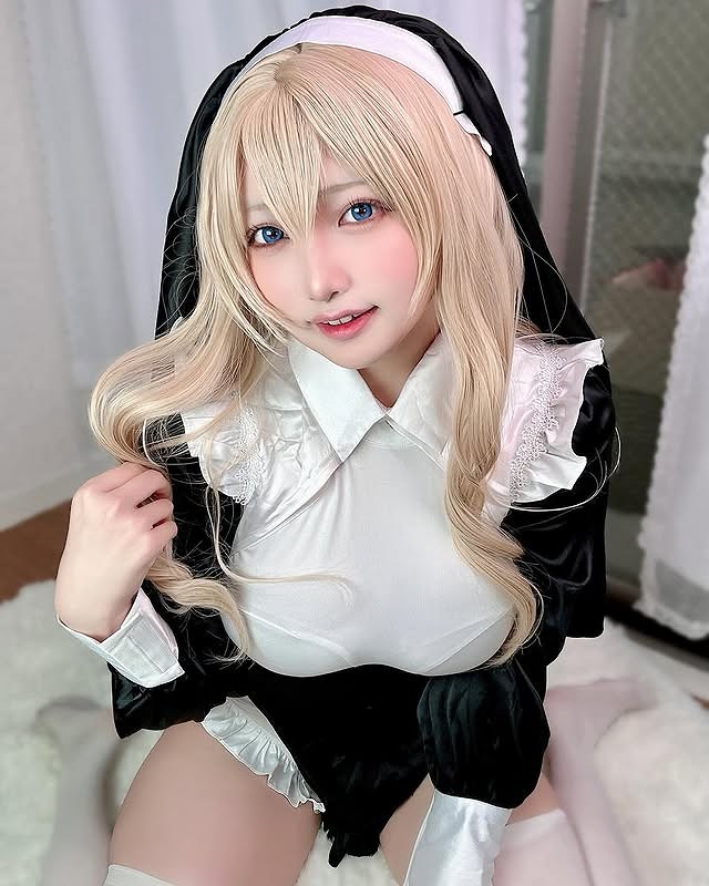 小倉あずさ 巨乳レイヤーの水着グラビア画像！