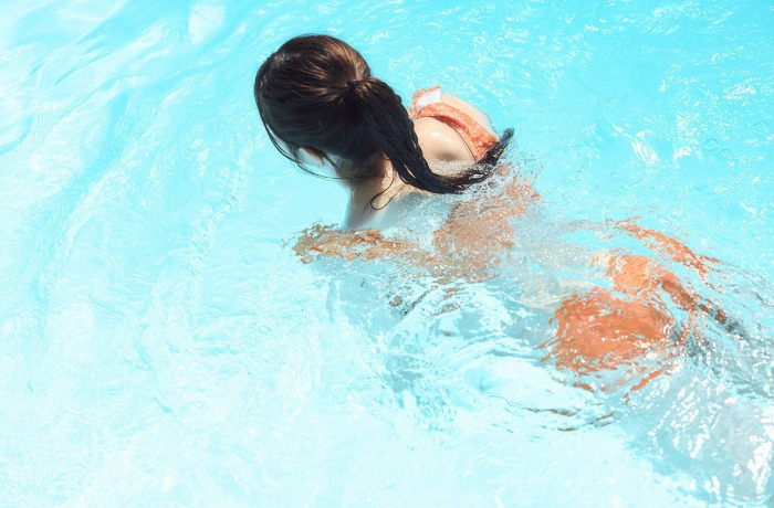 黒嵜菜々子 ふわふわボインの水着グラビア画像！