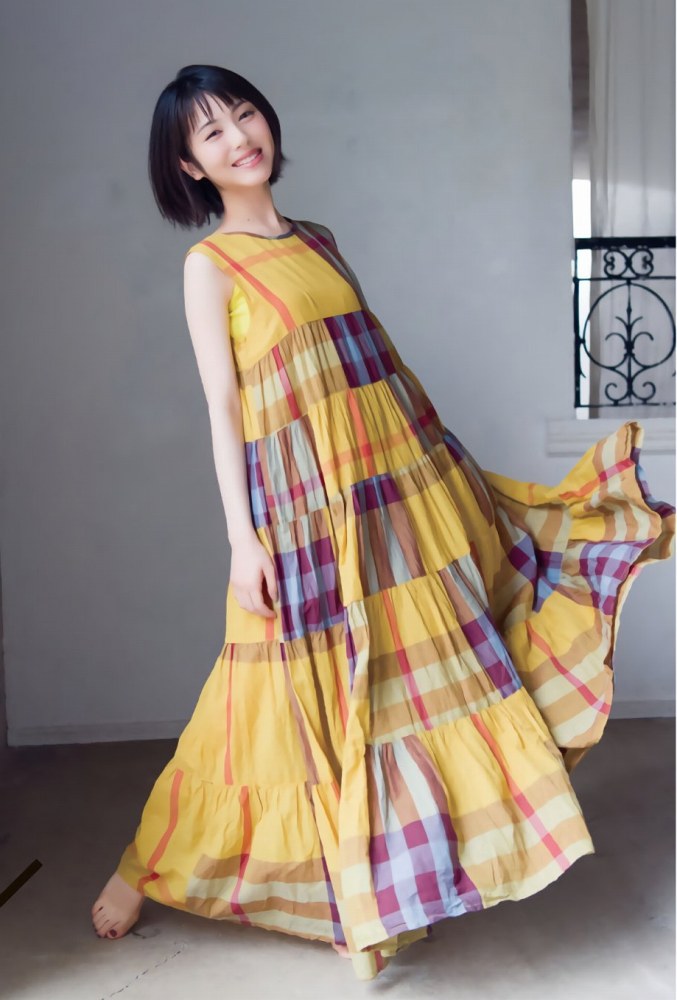 浜辺美波 鬼かわな水着＆浴衣グラビア画像！