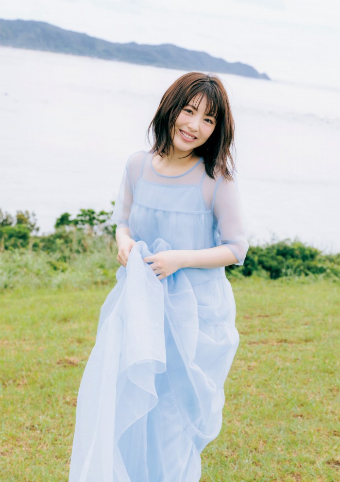 浜辺美波 鬼かわな水着＆浴衣グラビア画像！