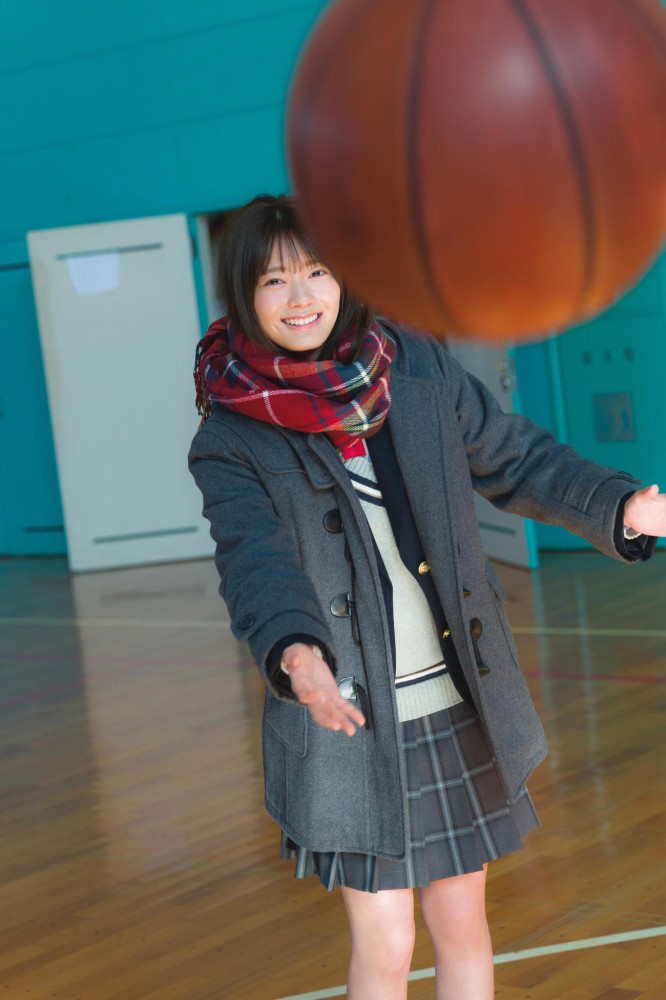田村保乃 ナチュラルな激かわ水着グラビア画像！