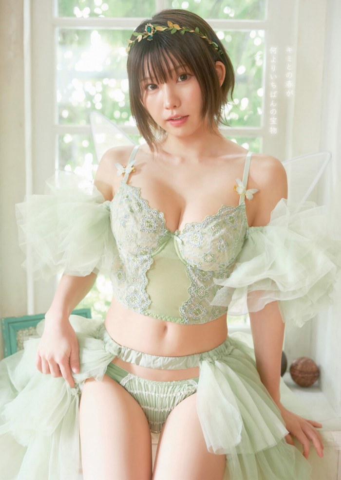 えなこ 過去のグラビア画像