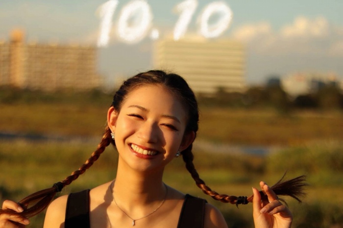 うらら 小顔美女の下着＆水着グラビア画像！