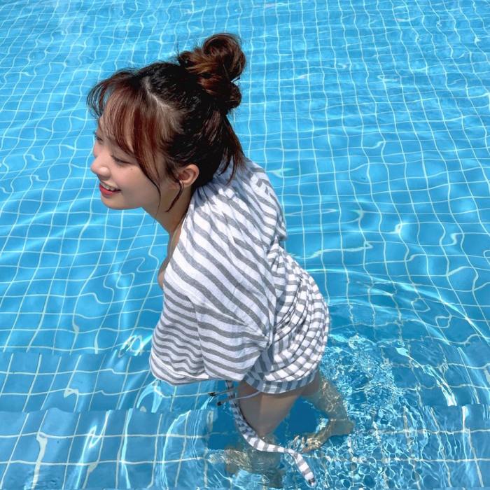 青井春 Iカップおっぱいの水着グラビア画像！