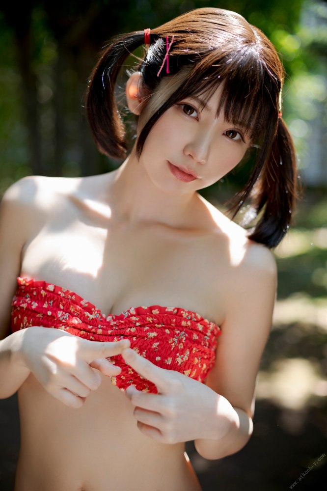 えなこ 過去のグラビア画像