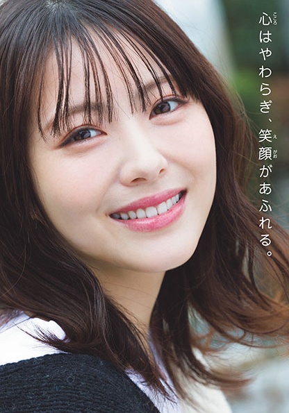 浜辺美波 鬼かわな水着＆浴衣グラビア画像！