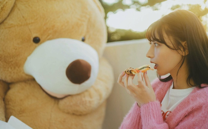 鈴木優香 ちょっと脱ぎすぎ水着グラビア画像！