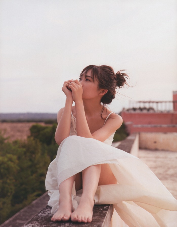 秋元真夏 激かわな水着・ランジェリー画像！