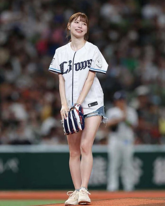 雪平莉左 グラマラス美女の水着グラビア画像！