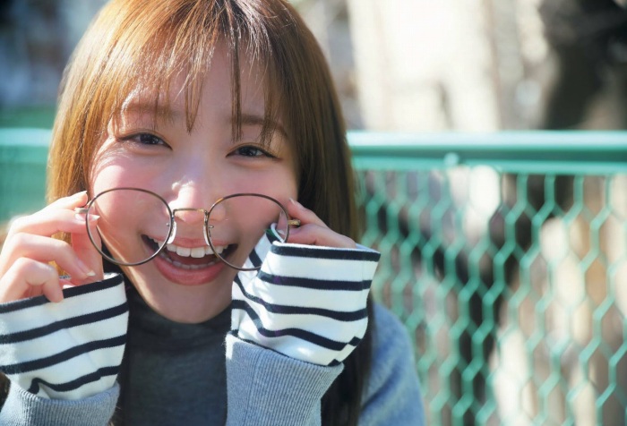 青山なぎさ 激かわな生脚＆タンクトップ画像！