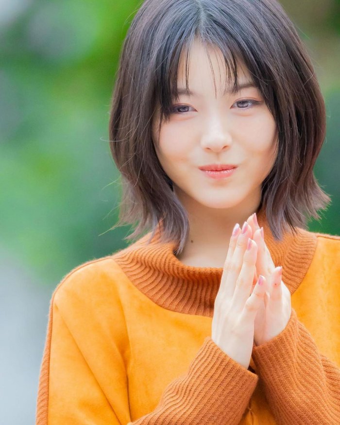 浜辺美波 鬼かわな水着＆浴衣グラビア画像！