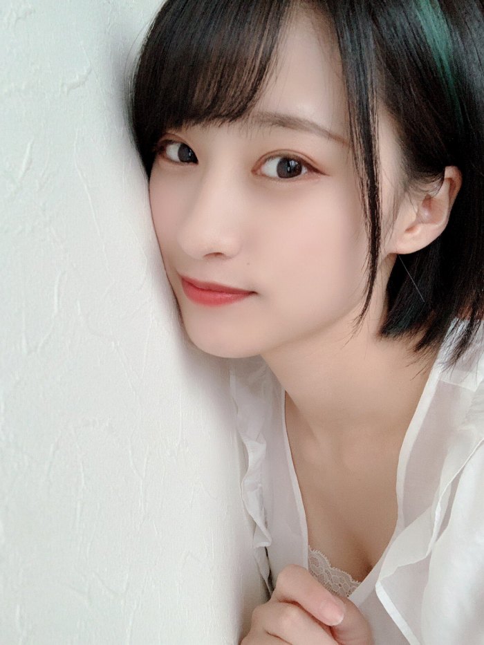 澄田綾乃 はみ出るFカップの水着グラビア画像！