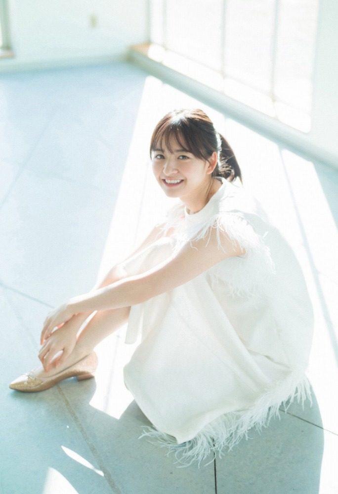 金川紗耶 美脚でスタイルが凄いグラビア画像！