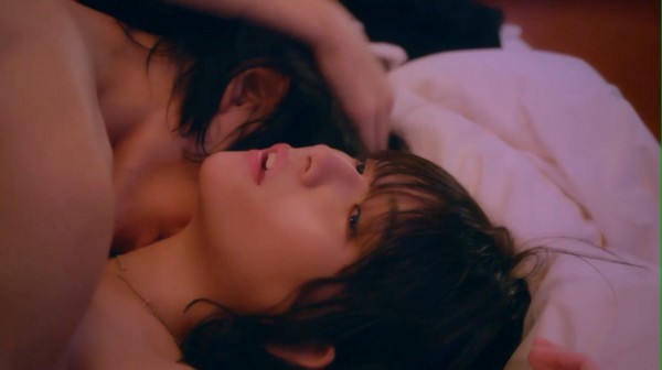 浅川梨奈 もっこりおっぱい水着グラビア画像！