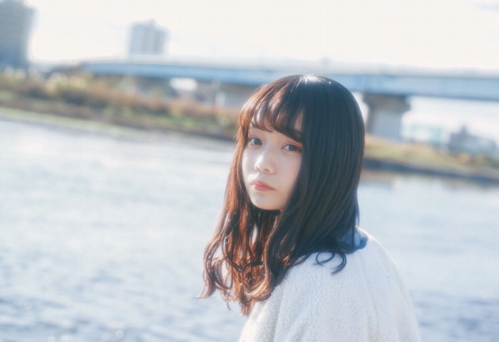 青戸しの Fカップボインな水着グラビア画像！