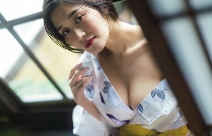 高橋凛 Hカップの手ブラヌード＆水着画像！