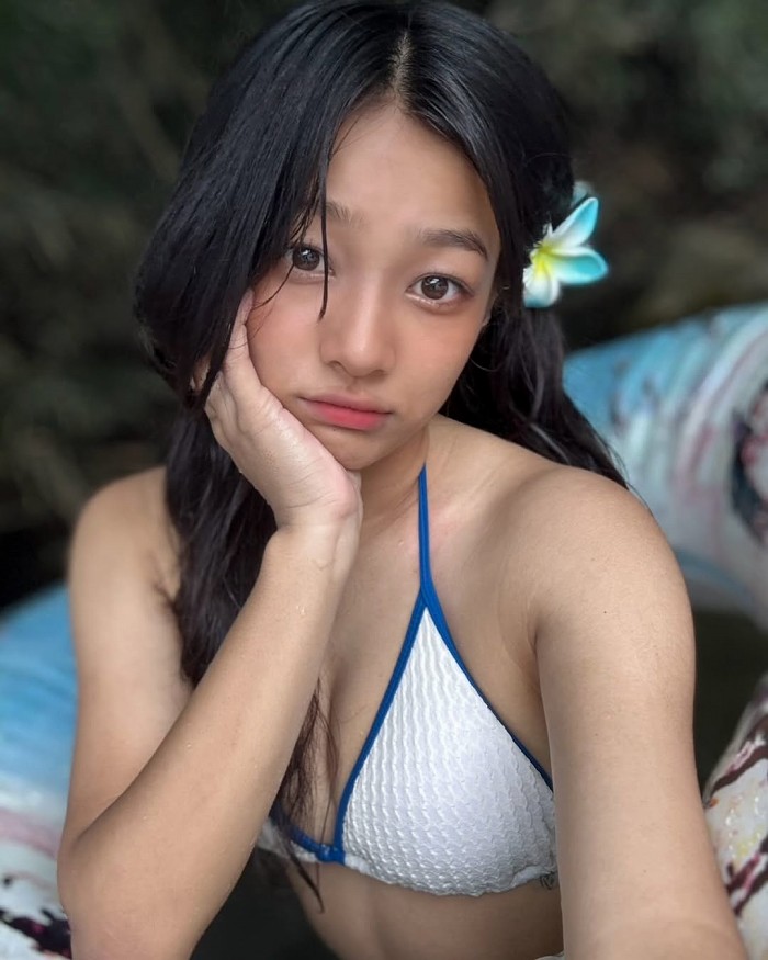 虹咲カリナ けっこう巨乳な水着グラビア画像！